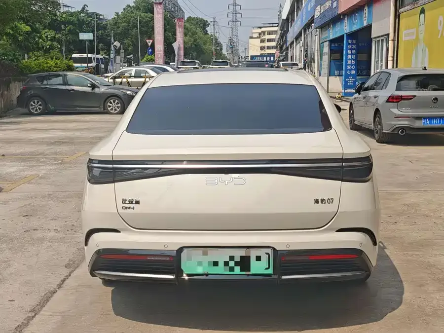 BYD seal 07 DM-i Seal 07 DM-i 2025 DM-i 1.5L 125km Luxury 2024 — миниатюра 2