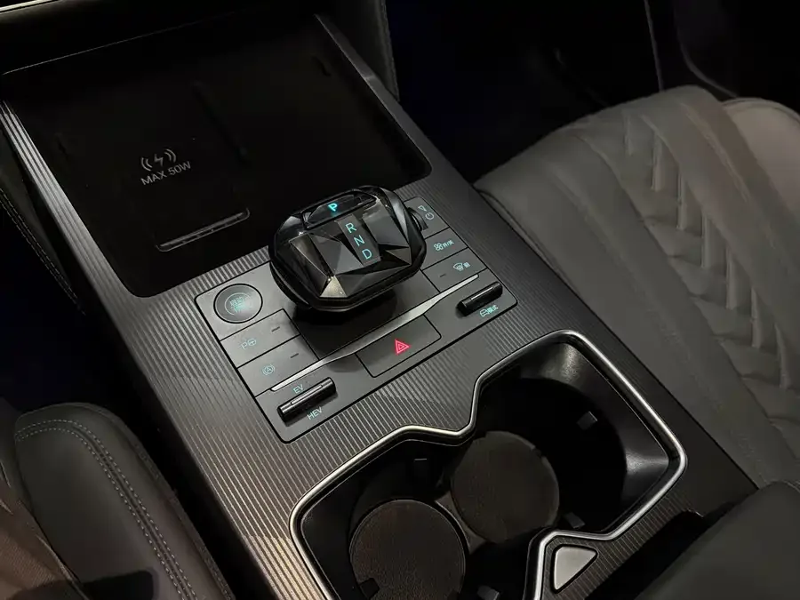 BYD Song L DM-i Song L DM-i 2025 Intelligent Driving Edition 112km Surpassing Edition 2025 — миниатюра 5