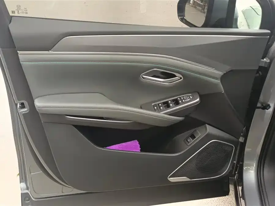 BYD Song L DM-i Song L DM-i 2025 Intelligent Driving Edition 112km Surpassing Edition 2025 — миниатюра 4