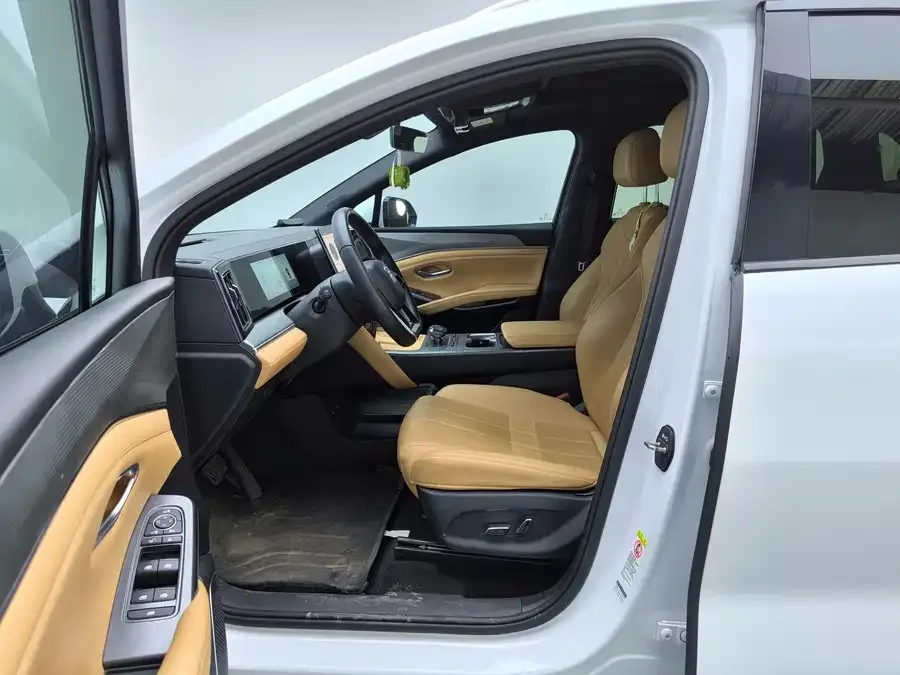 BYD Song L DM-i Song L DM-i 2024 112km Leading Model 2025 — миниатюра 2
