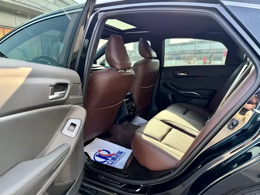Toyota Avalon Avalon 2024 2.0L Progressive Edition 2025 — миниатюра 4