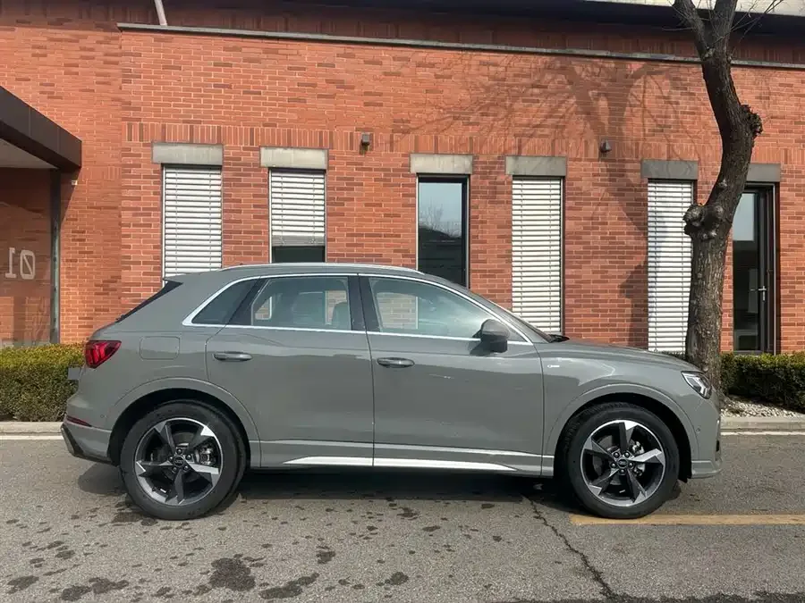Audi Q3 2024 35 TFSI Fashion Dynamic Edition 2024 — миниатюра 3