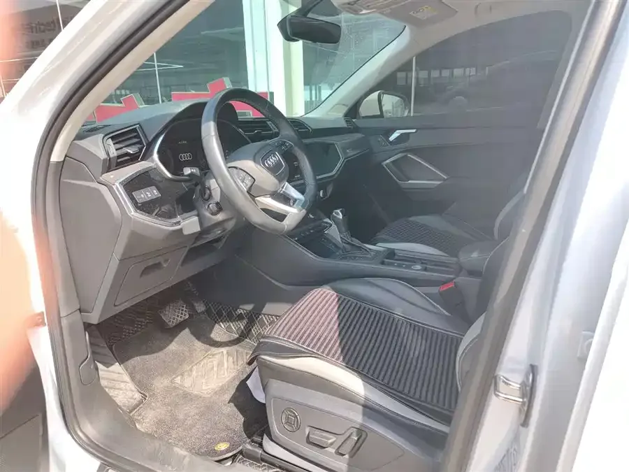 Audi Q3 2023 35 TFSI Fashion Dynamic Edition (1.5T) 2023 — миниатюра 4