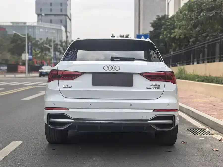 Audi Q3 2022 35 TFSI aggressive and dynamic model 2022 — миниатюра 2