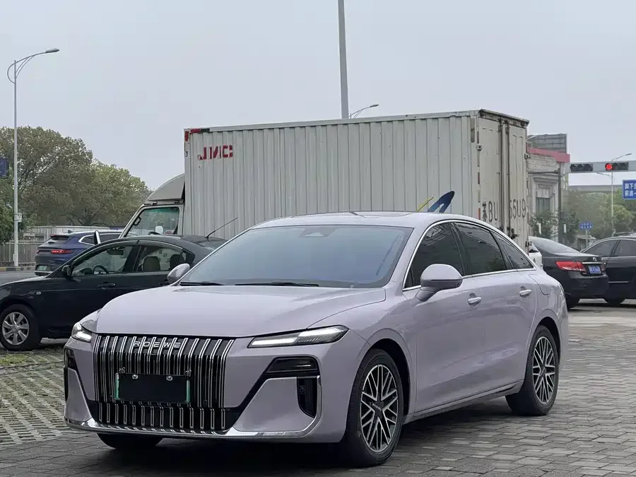 Roewe M7 DMH Roewe M7 DMH 2025 160km Enjoyable Edition 2025 — фото 1, купить с доставкой в Москву