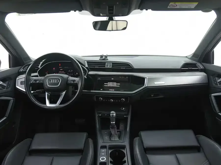 Audi Q3 2023 35 TFSI aggressive and dynamic model (1.5T) 2023 — миниатюра 4