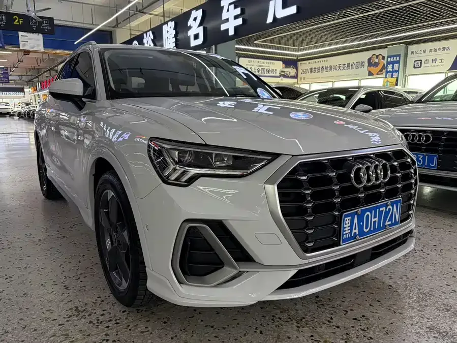 Audi Q3 2022 35 TFSI Fashionable and Dynamic 2022 — миниатюра 3