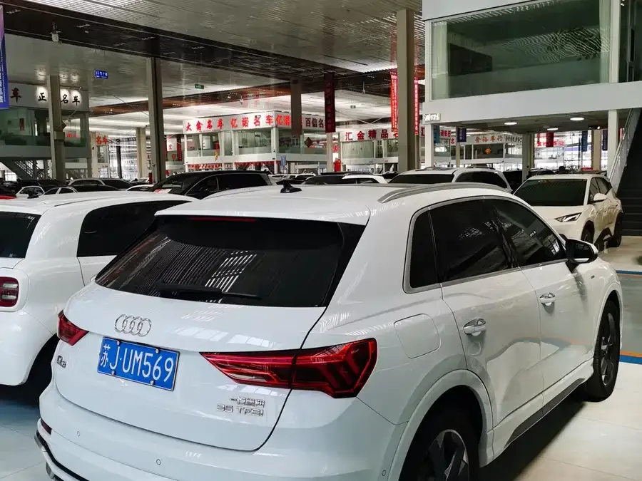 Audi Q3 2024 35 TFSI aggressive and dynamic model 2024 — миниатюра 2