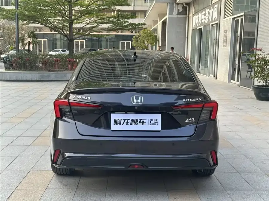 Honda Integra Stylish 2023 240TURBO CVT Deluxe Edition 2025 — миниатюра 4
