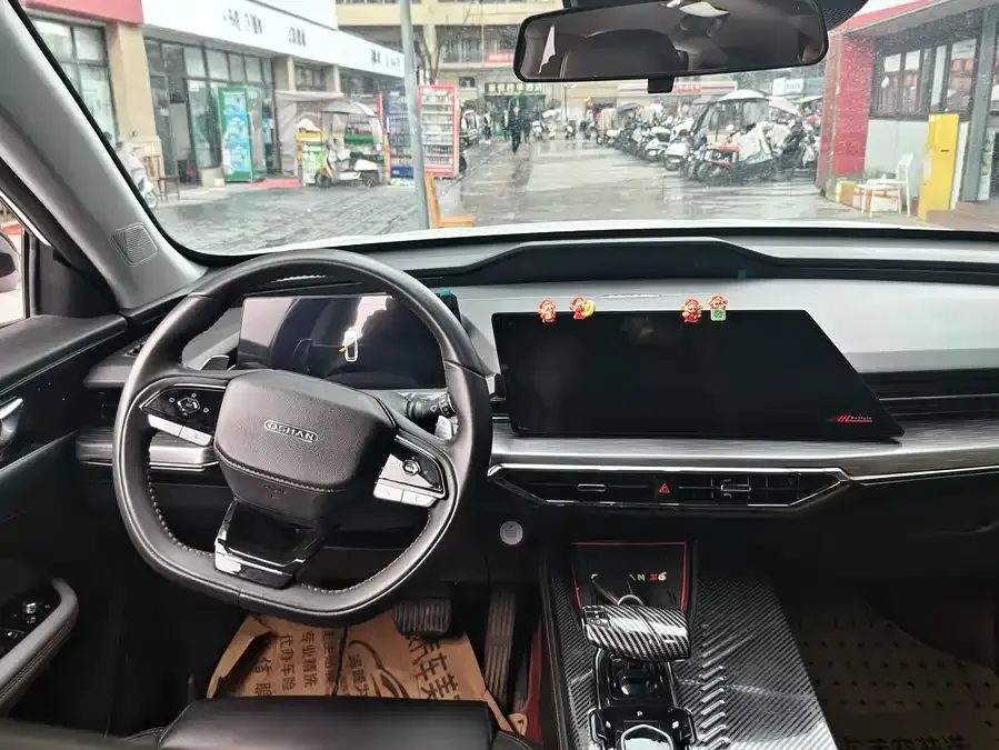 Oshan Z6 Changan Auchan Z6 2023 Blue Whale 1.5T DCT smart collar model 2023 — миниатюра 2