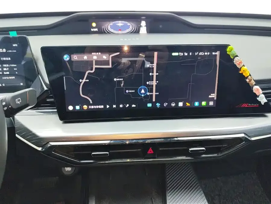 Oshan Z6 Changan Auchan Z6 2022 Blue Whale 1.5T DCT Smart City Edition 2022 — миниатюра 4