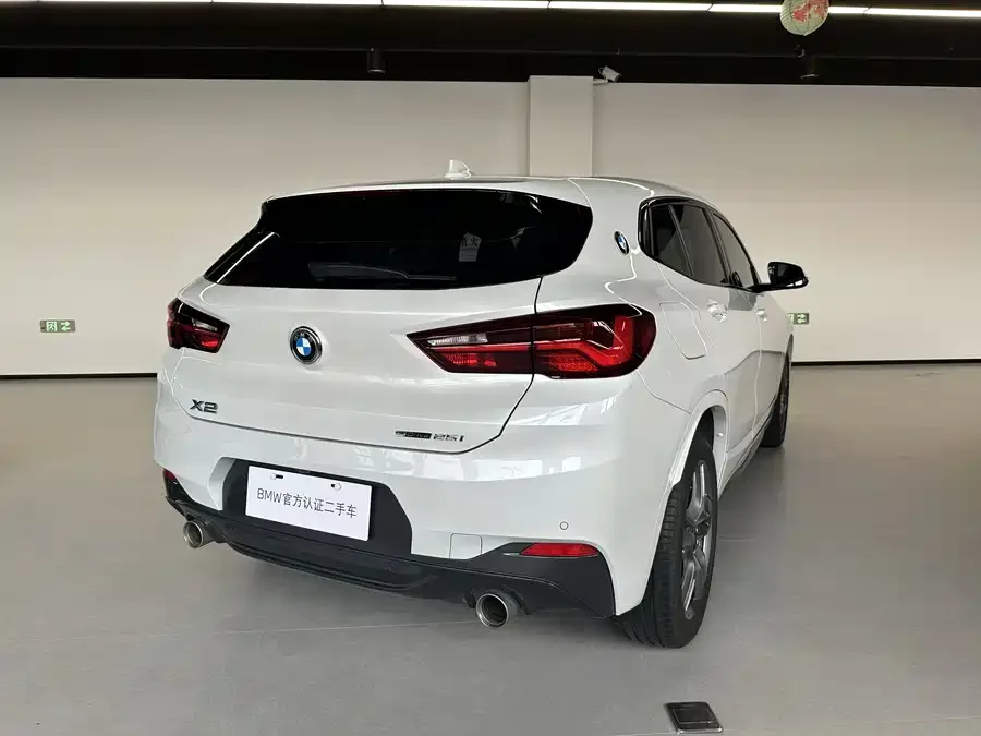 BMW X2 2021 sDrive25i Leading M Off-Road Package 2022 — миниатюра 2
