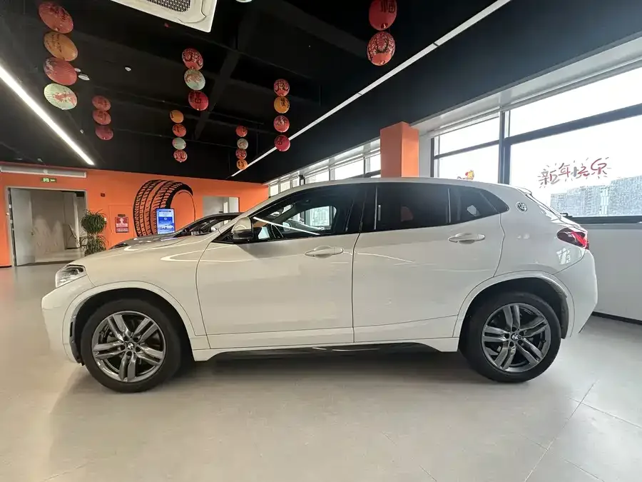 BMW X2 2021 sDrive25i Leading M Off-Road Package 2022 — миниатюра 3