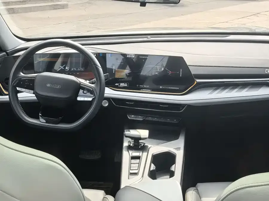 Oshan X5 PLUS Changan Auchan X5 PLUS 2023 1.5T DCT Zhiqu AI Edition 2023 — миниатюра 3