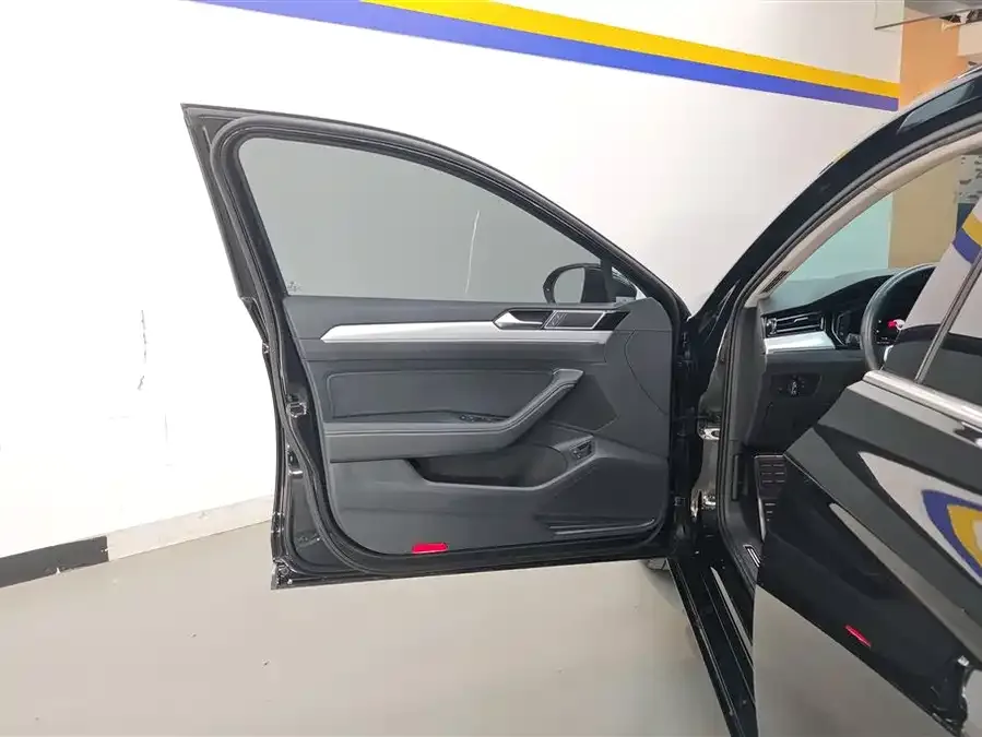 Volkswagen Magotan GTE plug-in hybrid Magotan GTE plug-in hybrid 2022 GTE luxury model 2023 — миниатюра 4