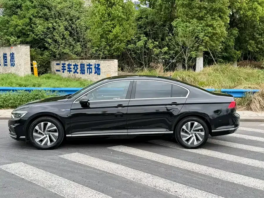 Volkswagen Magotan GTE plug-in hybrid Magotan GTE plug-in hybrid 2022 GTE luxury model 2022 — миниатюра 3