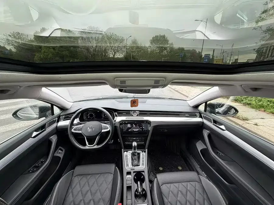 Volkswagen Magotan GTE plug-in hybrid Magotan GTE plug-in hybrid 2022 GTE luxury model 2022 — миниатюра 4