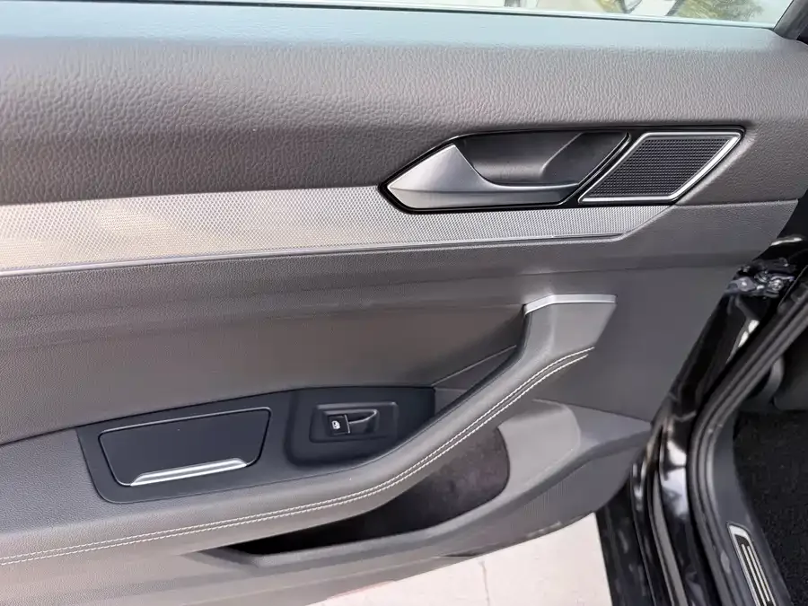 Volkswagen Magotan GTE plug-in hybrid Magotan GTE plug-in hybrid 2022 GTE luxury model 2023 — миниатюра 4