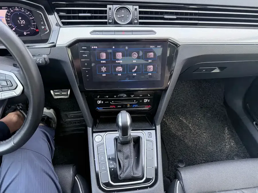Volkswagen Magotan GTE plug-in hybrid Magotan GTE plug-in hybrid 2022 GTE luxury model 2023 — миниатюра 5
