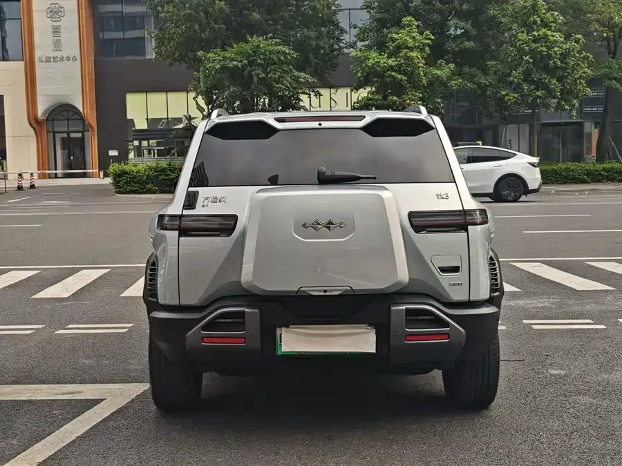 BYD Leopard Titanium 3 Titanium 3 2025 501KM Rear-wheel Drive Max Edition 2025 — миниатюра 3