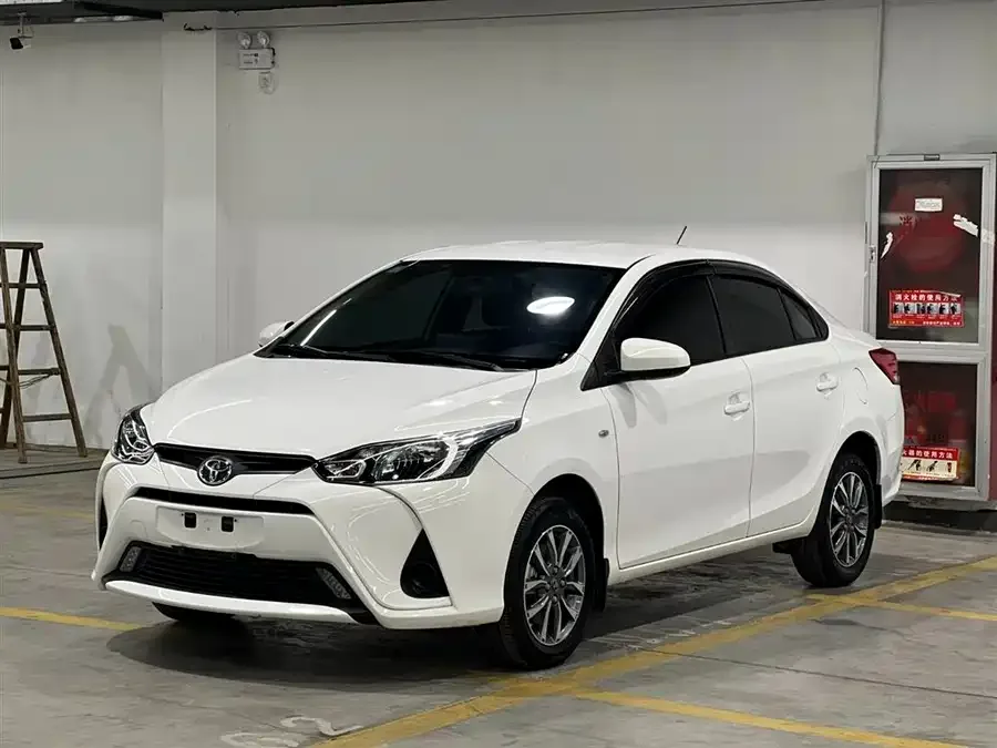 Toyota YARiS L Enjoy YARiS L enjoys the 2022 1.5L CVT leading PLUS version 2022 — фото 1, купить с доставкой в Москву