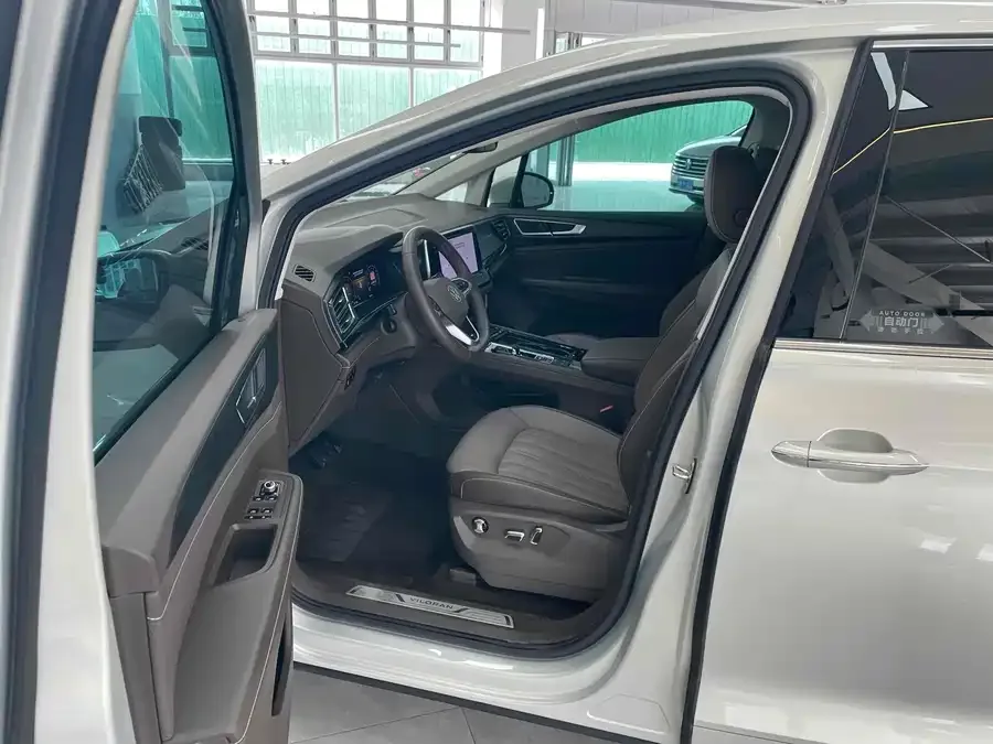 Volkswagen Viloran Weiran 2024 330TSI Deluxe Edition 2023 — миниатюра 2