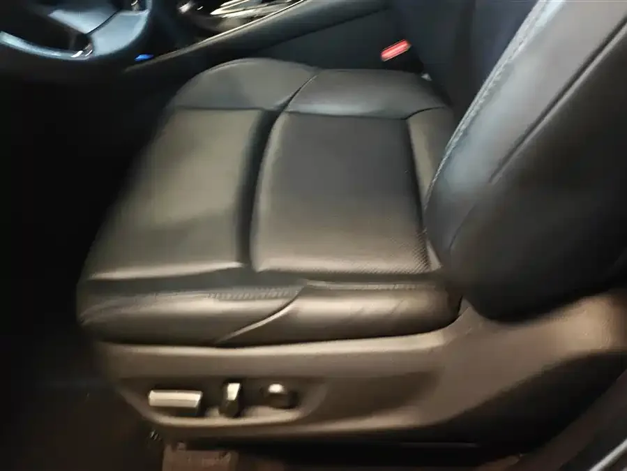 Toyota CHR 2022 2.0L Comfort Edition 2022 — миниатюра 3