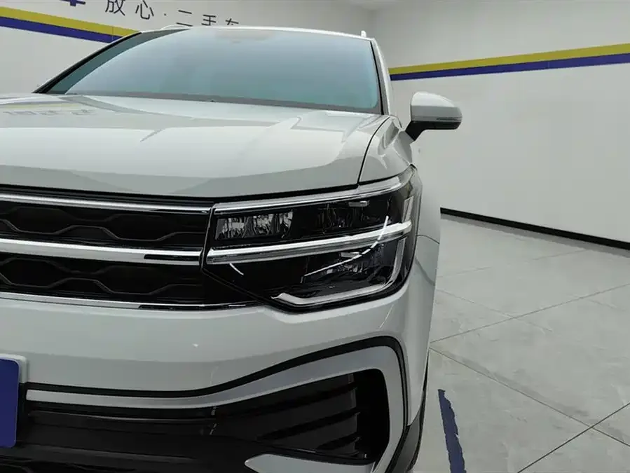 Volkswagen Tiguan (Tharu) Tuyue 2024 300TSI 2WD Crescent Edition 2024 — миниатюра 2