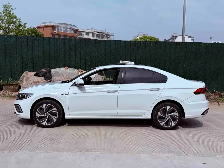 Volkswagen Bora Bora 2023 300TSI DSG Premium Edition 2023 — миниатюра 3