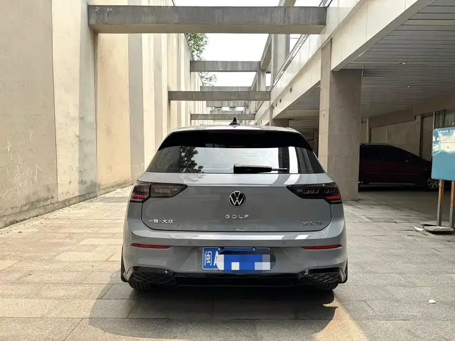 Volkswagen golf Golf 2025 300TSI R-Line 2025 — миниатюра 2
