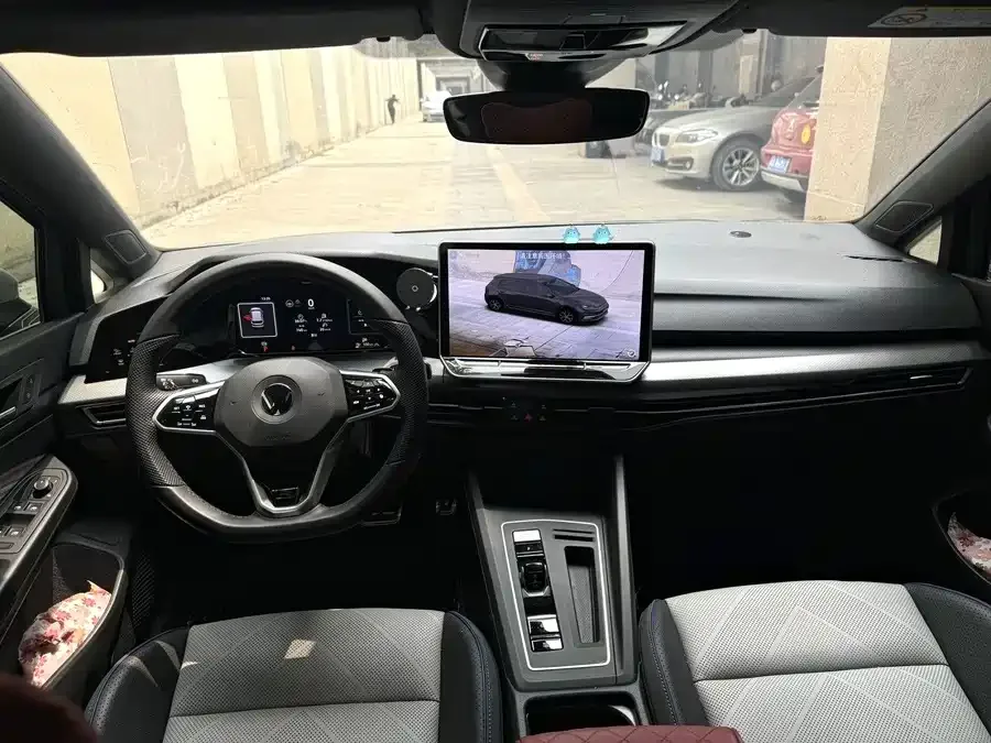 Volkswagen golf Golf 2025 300TSI R-Line 2025 — миниатюра 4
