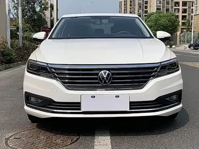 Volkswagen Lavida Lavida 2022 1.5L Automatic Comfort Edition 2022 — фото 1, купить с доставкой в Москву