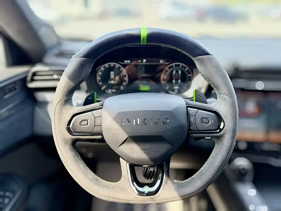 Lynk & Co 05 Lynk & Co 05 2022 05+ 2.0TD Automatic Exploration Edition 2022 — миниатюра 5