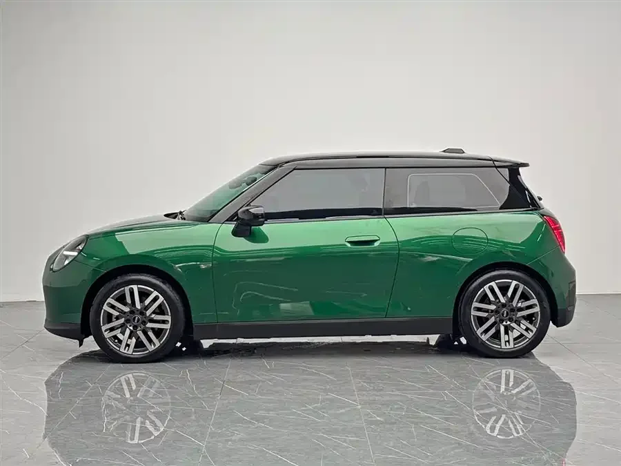 MINI electric COOPER Electric MINI COOPER 2024 456km COOPER E Classic 2025 — миниатюра 3