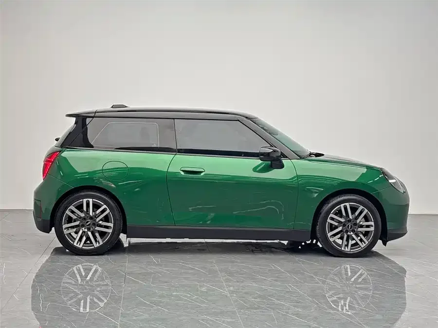 MINI electric COOPER Electric MINI COOPER 2024 456km COOPER E Classic 2025 — миниатюра 4