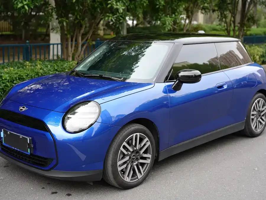 MINI electric COOPER Electric MINI COOPER 2024 456km COOPER E Classic 2024 — фото 1, купить с доставкой в Москву