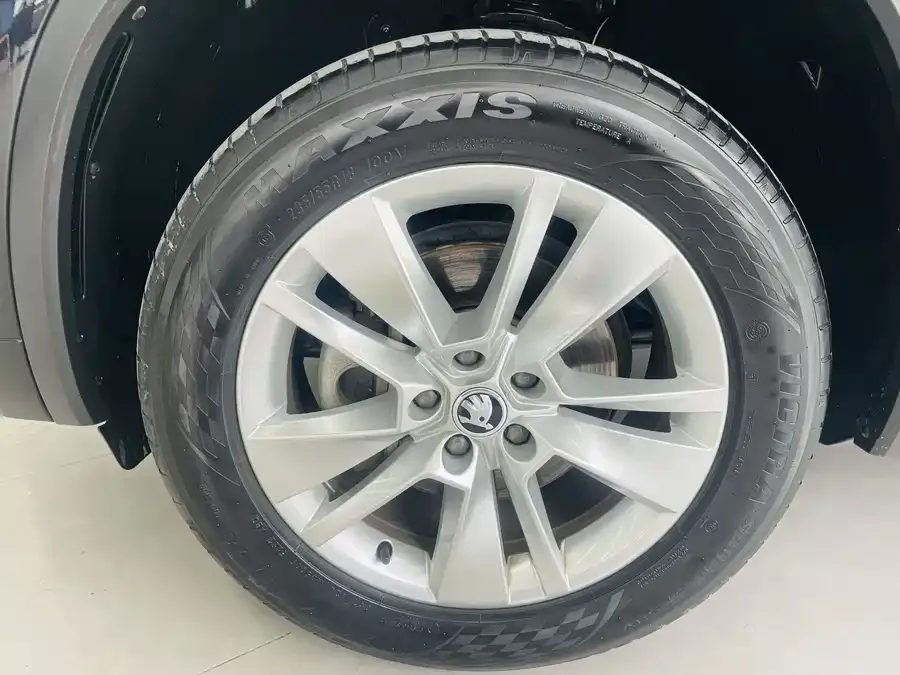 Skoda Kodiaq Kodiak 2024 TSI330 5-seater two-wheel drive powerful version 2024 — миниатюра 3