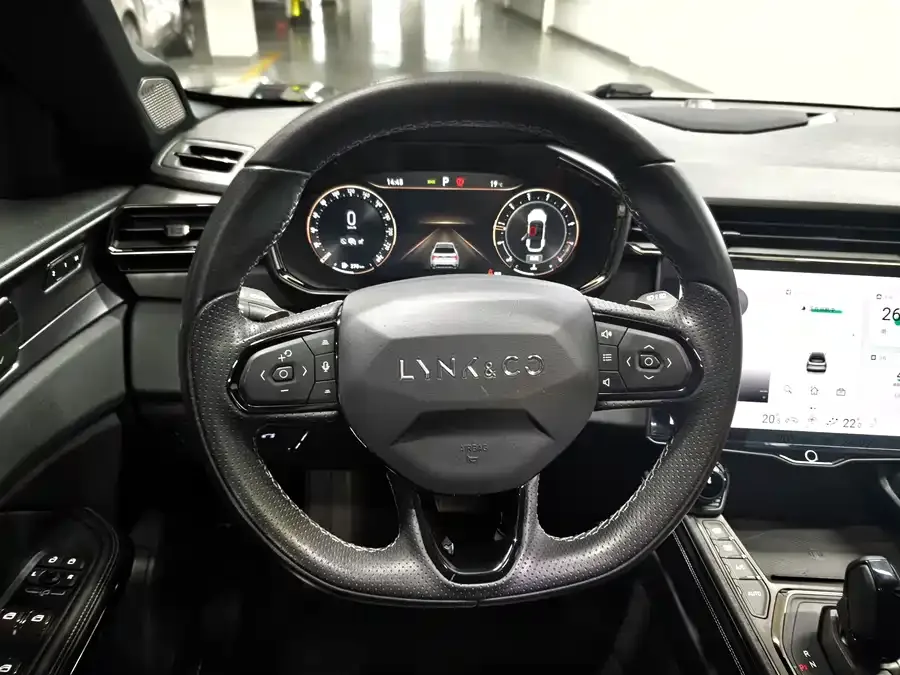 Lynk & Co 01 Lynk & Co 01 2021 2.0TD 4WD Dark Night Edition 2022 — миниатюра 2