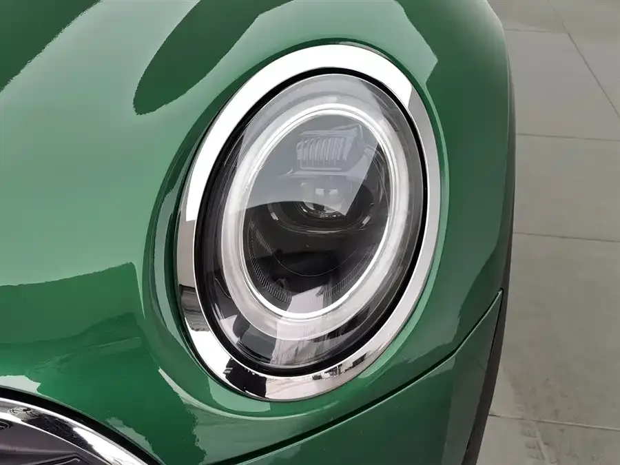 MINI CLUBMAN MINI CLUBMAN 2023 1.5T COOPER Classic 2023 — миниатюра 4