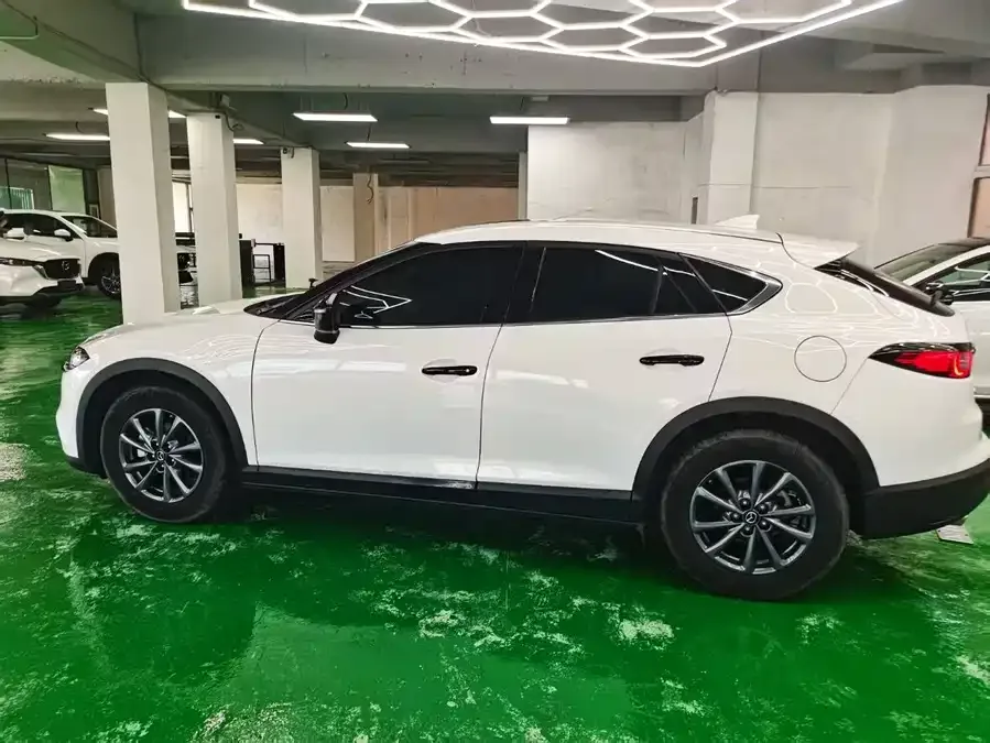 Mazda CX-4 2021 2.0L Automatic 2WD Blue Sky Vitality Edition 2022 — миниатюра 2
