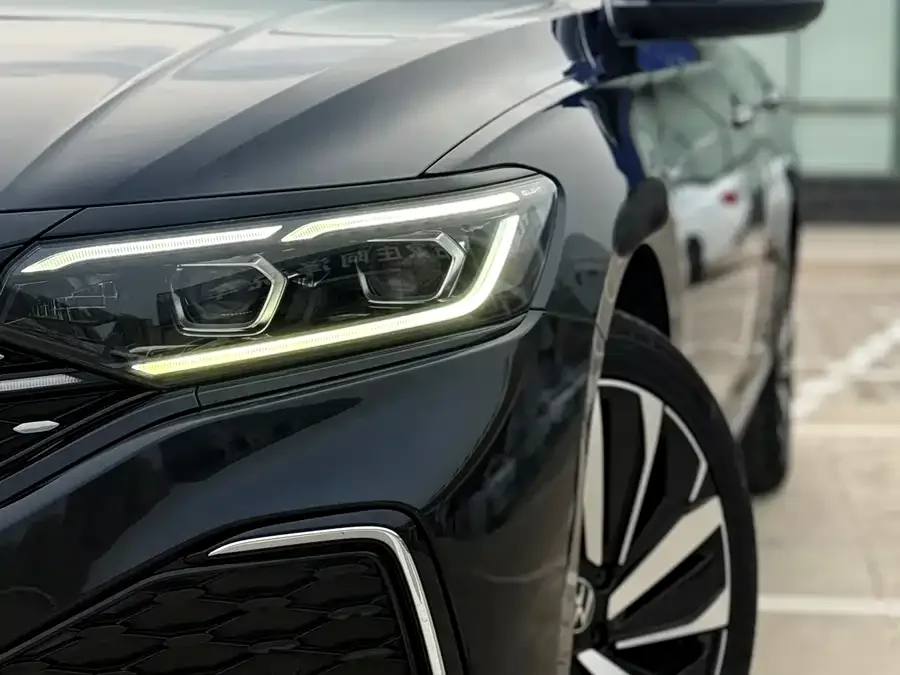 Volkswagen Passat Passat 2022 330TSI Starry Sky Deluxe Edition 2022 — миниатюра 3