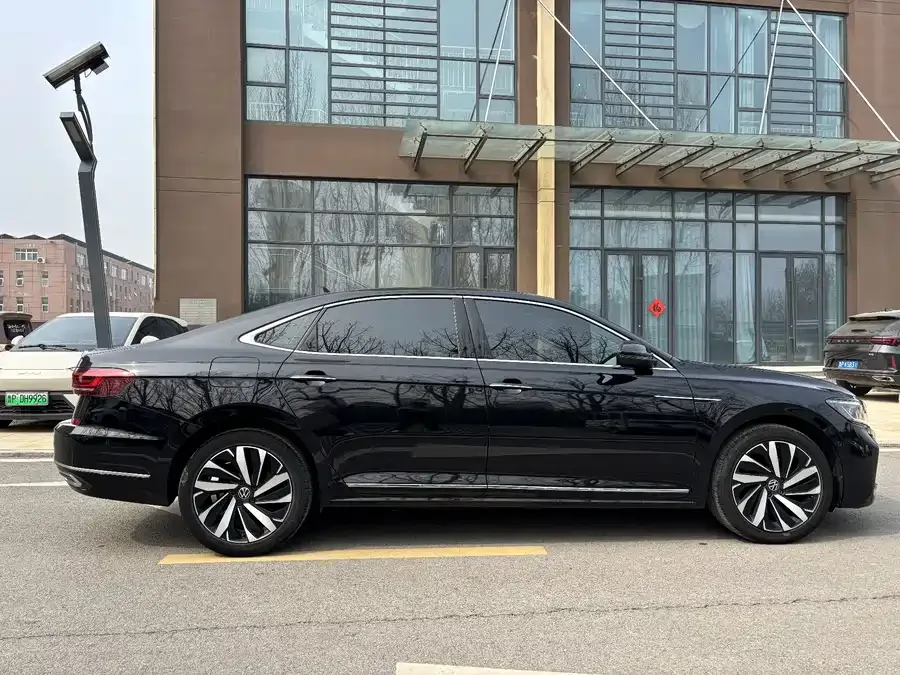 Volkswagen Passat Passat 2022 330TSI Starry Sky Deluxe Edition 2022 — миниатюра 4