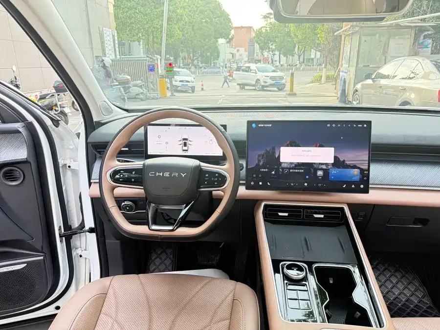Chery Tiggo 8L Tiggo 8L 2024 2.0T 2WD Luxury Edition 5 Seaters 2025 — миниатюра 4