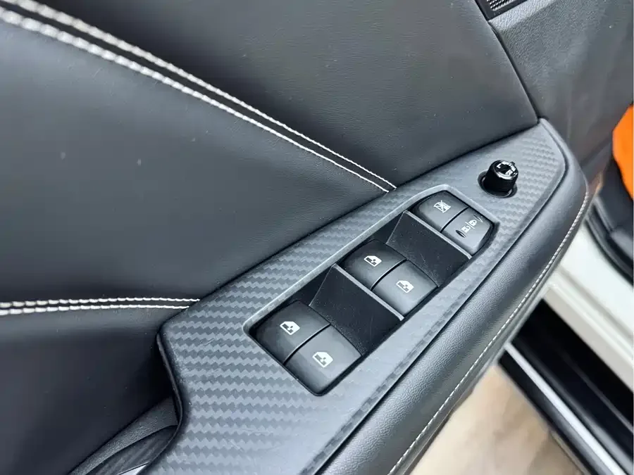 Venucia star Venucia Star 2021 260T Automatic 48V Mild Hybrid Turbocharged Star Enjoyment Edition 2022 — миниатюра 5