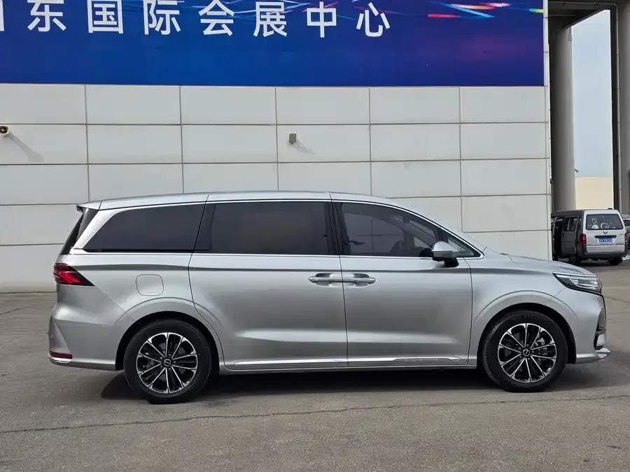 Roewe iMAX8 Roewe iMAX8 2022 400TGI Gathering Edition 2022 — миниатюра 2