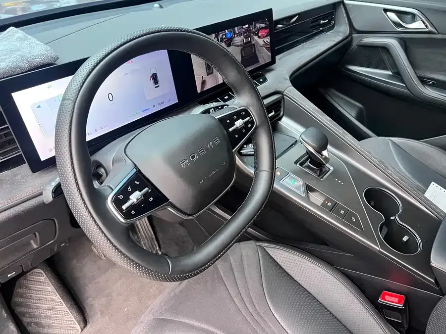 Roewe D5X DMH Roewe D5X DMH 2024 135 Flagship Edition 2025 — миниатюра 2