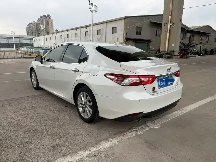 Toyota Camry Camry 2021 2.0G Deluxe Edition 2022 — миниатюра 2