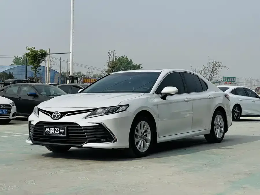 Toyota Camry Camry 2023 2.0GVP Leading Edition 2023 — фото 1, купить с доставкой в Москву