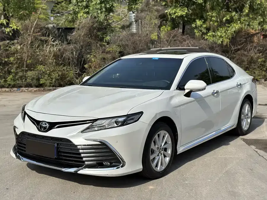 Toyota Camry Camry 2023 2.0G Deluxe Edition 2023 — фото 1, купить с доставкой в Москву