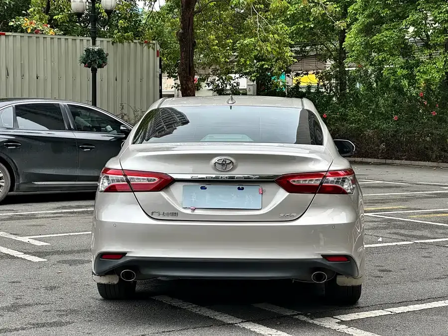 Toyota Camry Camry 2021 2.0G Deluxe Edition 2022 — миниатюра 2
